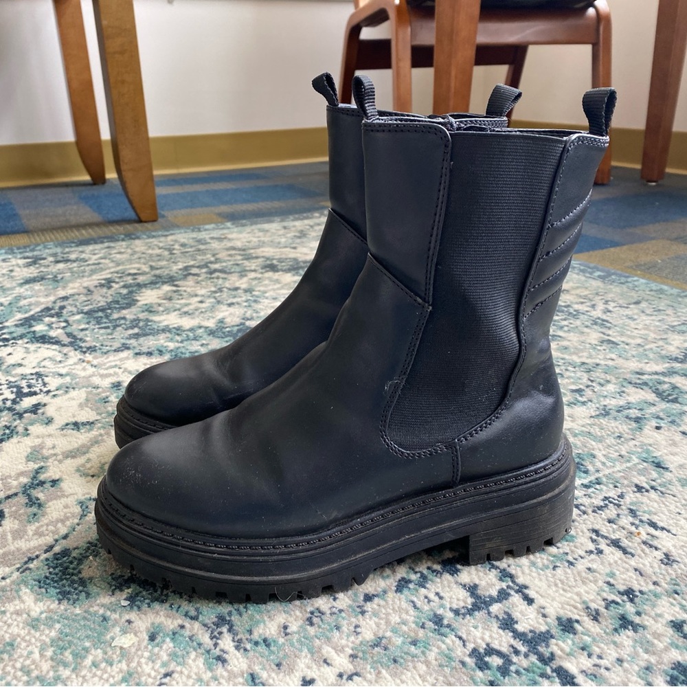 BLACK COMBAT BOOTS